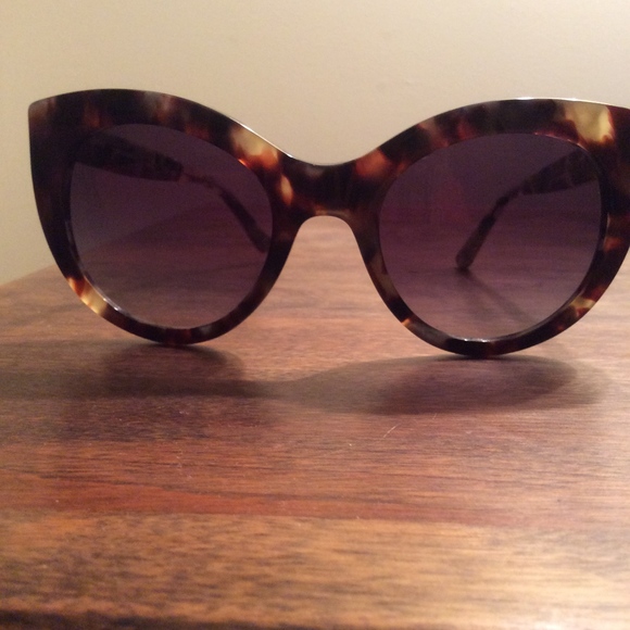 Tory Burch Sunglasses - Picture 6 of 6